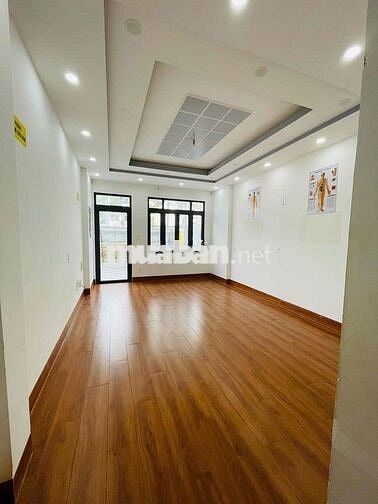 CHO THUÊ NHÀ MẶT TIỀN ĐƯỜNG HẬU GIANG 4,2X21M 4L CÓ THANG MÁY