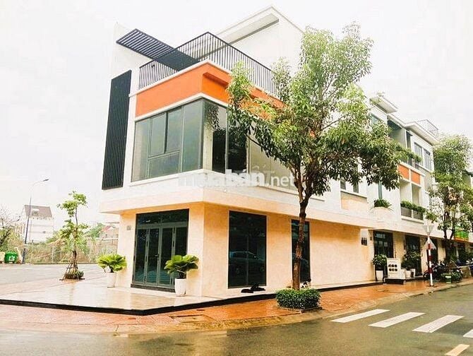 GIÁ THẬT- 3 TỶ -3 TẦNG- SỔ HOÀN CÔNG - BẢO VỆ 24/7- CÔNG VIÊN RIÊNG