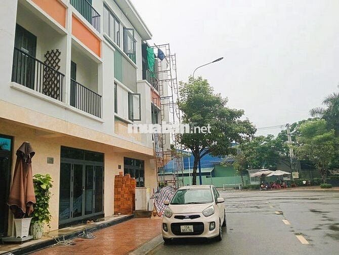 GIÁ THẬT- 3 TỶ -3 TẦNG- SỔ HOÀN CÔNG - BẢO VỆ 24/7- CÔNG VIÊN RIÊNG