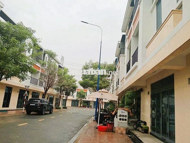 GIÁ THẬT- 3 TỶ -3 TẦNG- SỔ HOÀN CÔNG - BẢO VỆ 24/7- CÔNG VIÊN RIÊNG