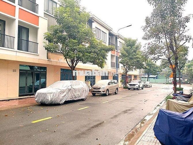 GIÁ THẬT- 3 TỶ -3 TẦNG- SỔ HOÀN CÔNG - BẢO VỆ 24/7- CÔNG VIÊN RIÊNG