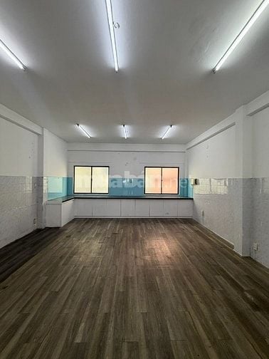Cho Thuê Nhà Đường D52, P.12, Q.Tân Bình, DT: 10x30m, 3 lầu