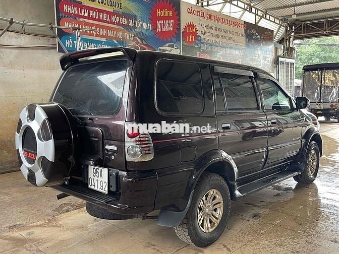 Isuzu Hi-Lander Nâu 7 chỗ