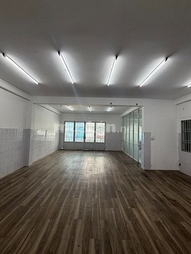Cho Thuê Nhà Đường D52, P.12, Q.Tân Bình, DT: 10x30m, 3 lầu