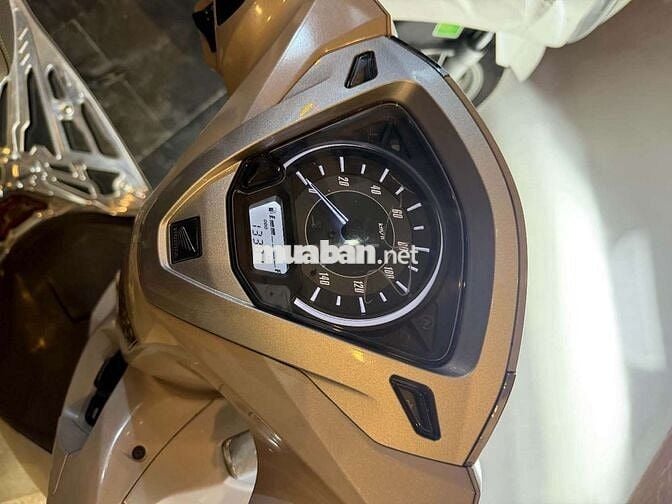 Honda Lead Trắng