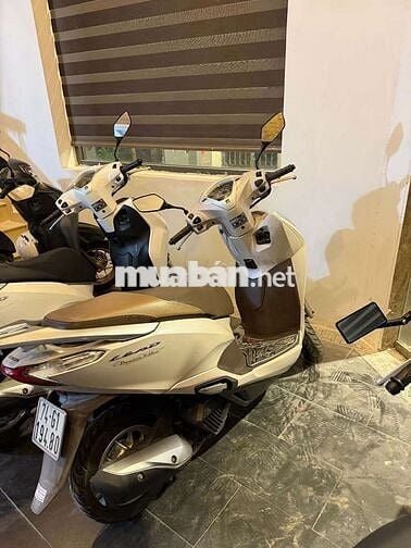 Honda Lead Trắng