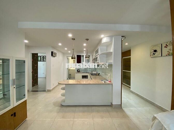 Bán căn hộ Hùng Vương Plaza, có suất oto , 130m2 , SHCC