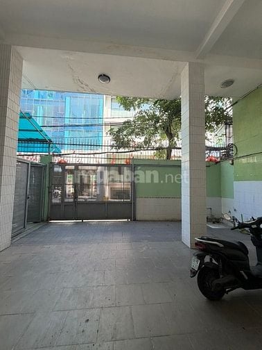 Cho Thuê Nhà Đường D52, P.12, Q.Tân Bình, DT: 10x30m, 3 lầu