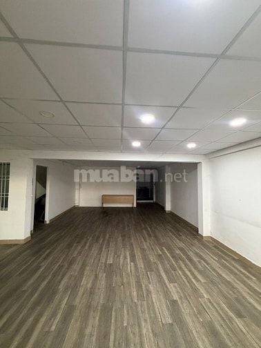 Cho Thuê Nhà Đường D52, P.12, Q.Tân Bình, DT: 10x30m, 3 lầu