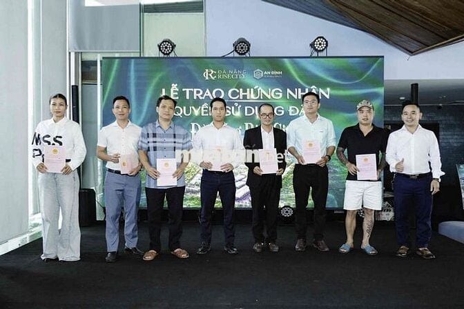 Bán lô góc cuối cùng tại Nam Đà Nẵng , Đường 24m, đã có sổ đỏ