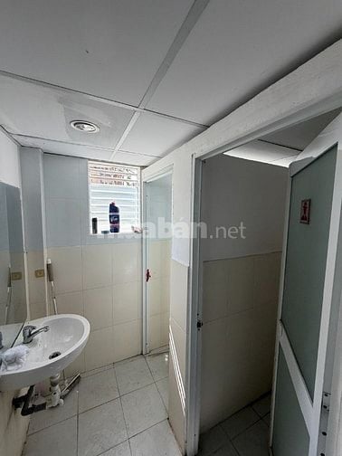 Cho Thuê Nhà Đường D52, P.12, Q.Tân Bình, DT: 10x30m, 3 lầu