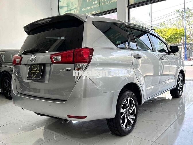 Toyota Innova 2.0E MT 2022 Bạc 85.000km