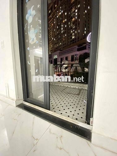 VP tầng 2 diện tích 90m - 69 Tố Hữu