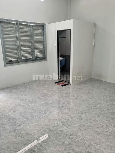 Nhà cũ tiện xây mới, DT 5x18m, CN 90m2, hẻm xe tải gần Bà Chiểu
