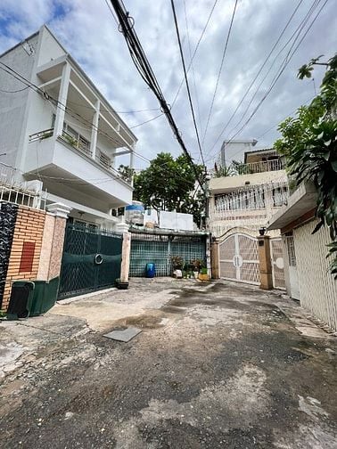 Nhà cũ tiện xây mới, DT 5x18m, CN 90m2, hẻm xe tải gần Bà Chiểu
