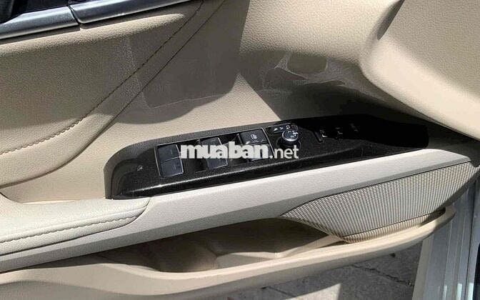 Toyota Camry Hybrid 2022 Trắng Hybrid 40.000 Km
