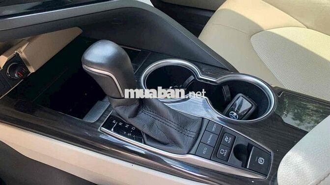 Toyota Camry Hybrid 2022 Trắng Hybrid 40.000 Km