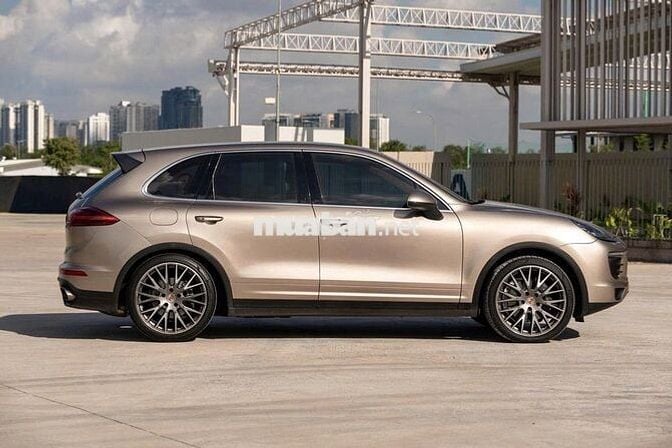 Porsche Cayenne 2016 Tự động Tiptronic Vàng cát