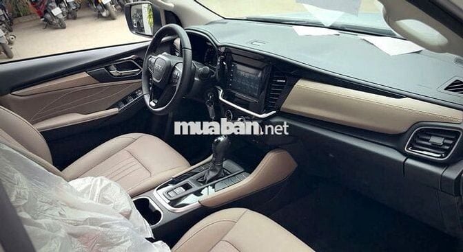 Isuzu Mux B7 plus 2025 Bạc