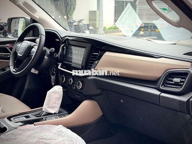 Isuzu Mux B7 plus 2025 Bạc