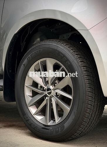 Isuzu Mux B7 plus 2025 Bạc