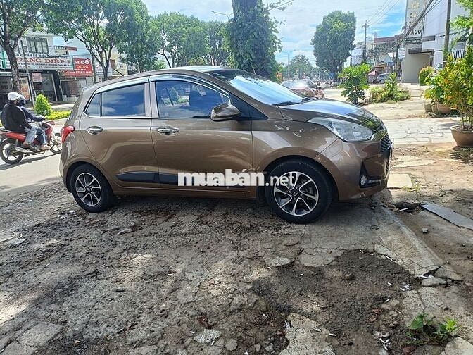 Hyundai Grand i10 Nâu 5 chỗ