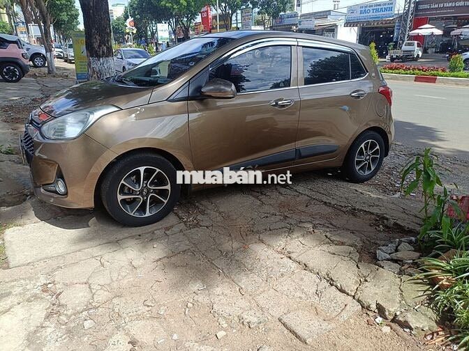 Hyundai Grand i10 Nâu 5 chỗ
