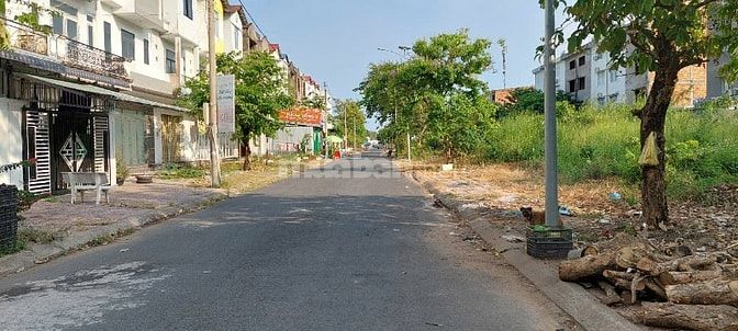 Nền 95m2 đã có móng 1 trệt 2 lầu tại kcn Bình Minh giá 1,3 tỷ