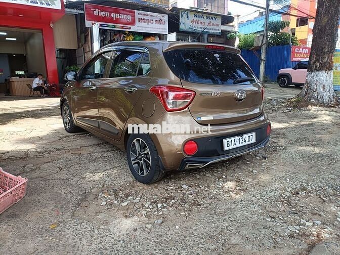 Hyundai Grand i10 Nâu 5 chỗ