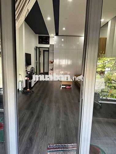 Cho thuê nhà mặt tiền buôn bán sạch sẽ