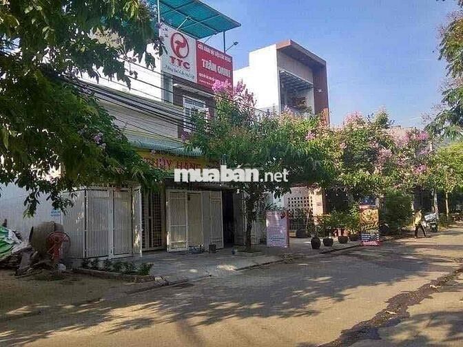 BÁN ĐẤT TẶNG NHÀ CẤP 4 ĐANG CHO THUÊ 6.8 TRIỆU GẦN BẾN XE TRUNG TÂM