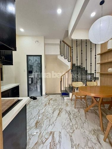 Mặt tiền Hưng Phú, P.8, Q.8, dt: 4,8 x 10m, 4 tầng, giá 11 tỷ 4.