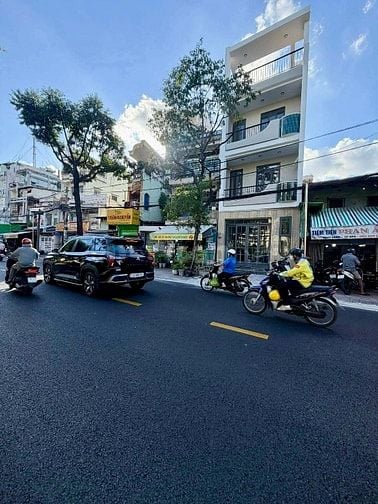 Mặt tiền Hưng Phú, P.8, Q.8, dt: 4,8 x 10m, 4 tầng, giá 11 tỷ 4.