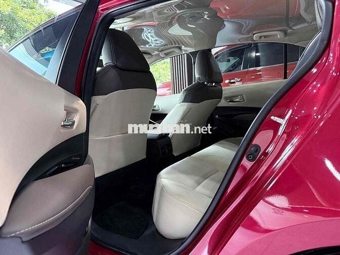 Toyota Corolla Altis 1.8V 2022 16.000 km không lỗi
