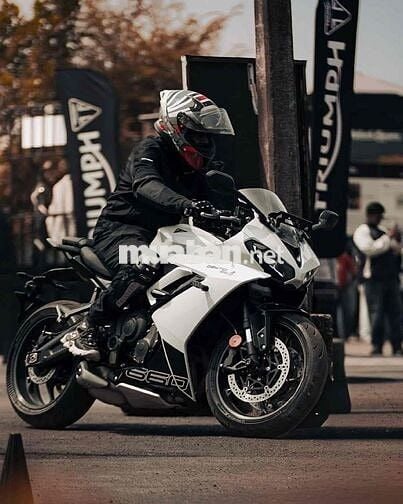 Triumph Daytona 660 2025 Đen mờ