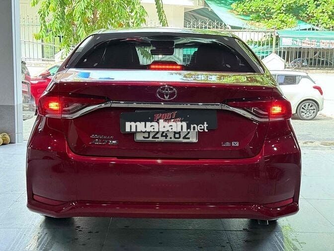 Toyota Corolla Altis 1.8V 2022 16.000 km không lỗi