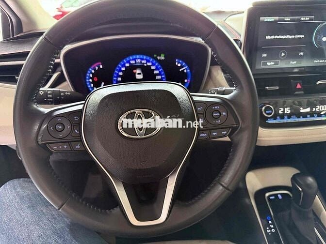 Toyota Corolla Altis 1.8V 2022 16.000 km không lỗi