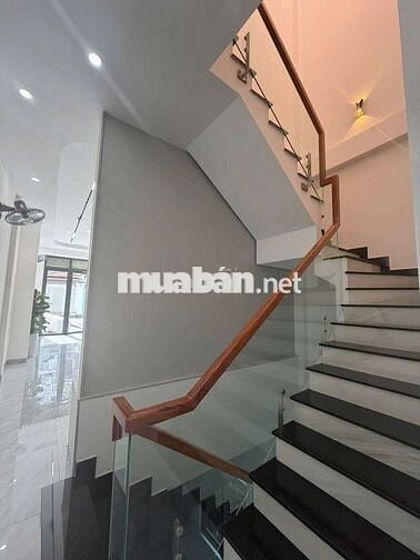 bán nhà mặt tiền KD đường Hùng Vương