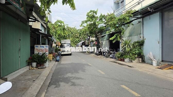 Bán gấp nhà 3 lầu 4x20, mặt tiền kdbb 12m, gần cổng KCN Vĩnh Lộc A