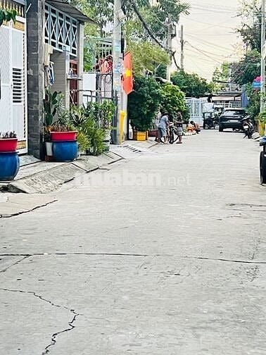 Nhà phố trệt gác suốt. Mặt tiền 6m, oto quay đầu. Ngay TT Phước Kiển