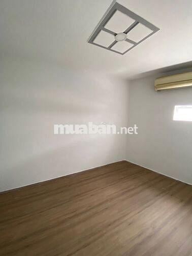 Nhà mặt phố trệt 3 lầu. Có 3Pn 4wc. Mặt tiền 6m, oto đỗ cửa