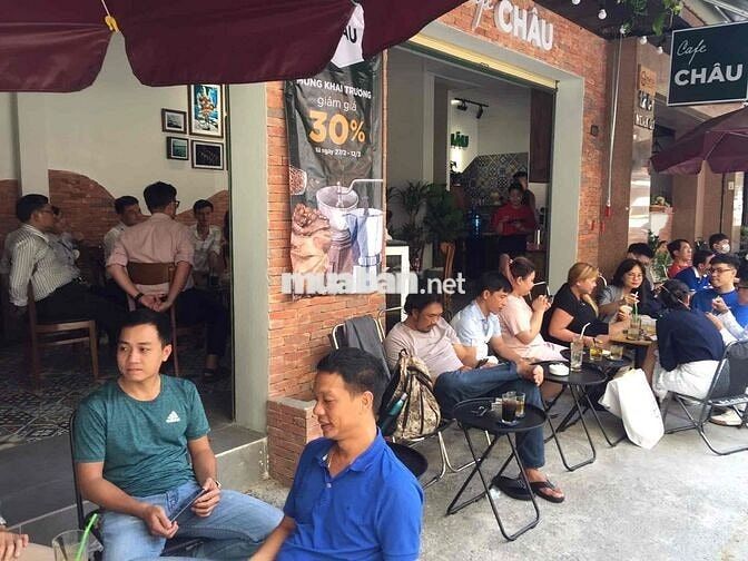 Phục vụ quán cafe gần đài truyền hình