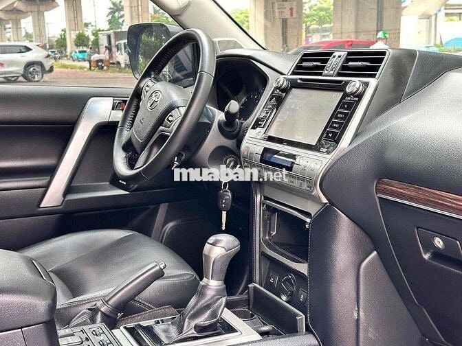 Toyota Hà Đông Land Cruiser 2.7VX 2019 Đen 3v4 km