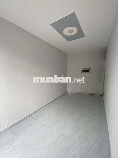 Nhà mặt phố trệt 3 lầu. Có 3Pn 4wc. Mặt tiền 6m, oto đỗ cửa