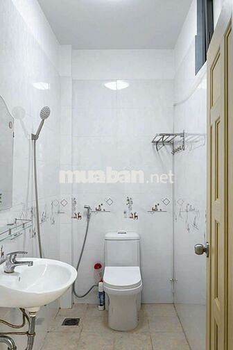 Căn hộ sân vườn 65m2 full nt Trần Quang Khải - Q1