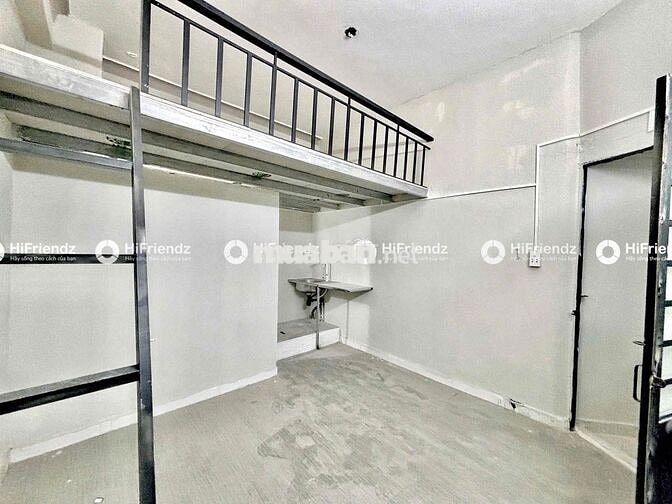 PHÒNG GÁC CÓ CỬA SỔ TRỜI GIÁ RẺ GẦN ĐẦM SEN, ĐH VĂN HIẾN. BỐN XÃ