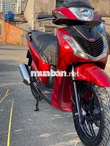 Honda SH Ý Tự động màu Đỏ