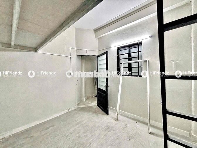 PHÒNG GÁC CÓ CỬA SỔ TRỜI GIÁ RẺ GẦN ĐẦM SEN, ĐH VĂN HIẾN. BỐN XÃ