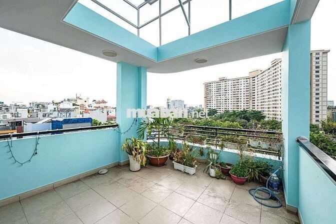 Căn hộ sân vườn 65m2 full nt Trần Quang Khải - Q1