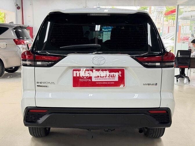 Innova Cross Hybrid 2024 - Giá còn bớt